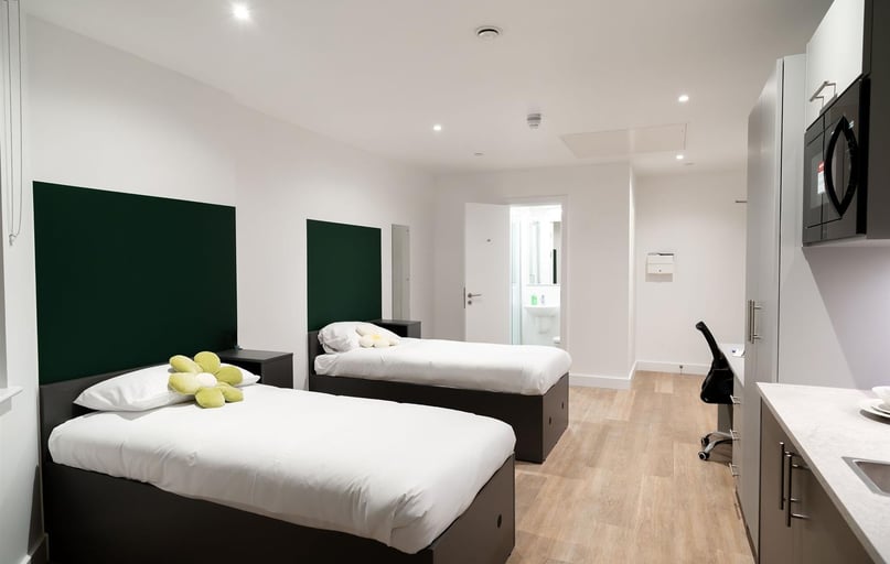 Kennington Lane, Kennington, London - Image 1